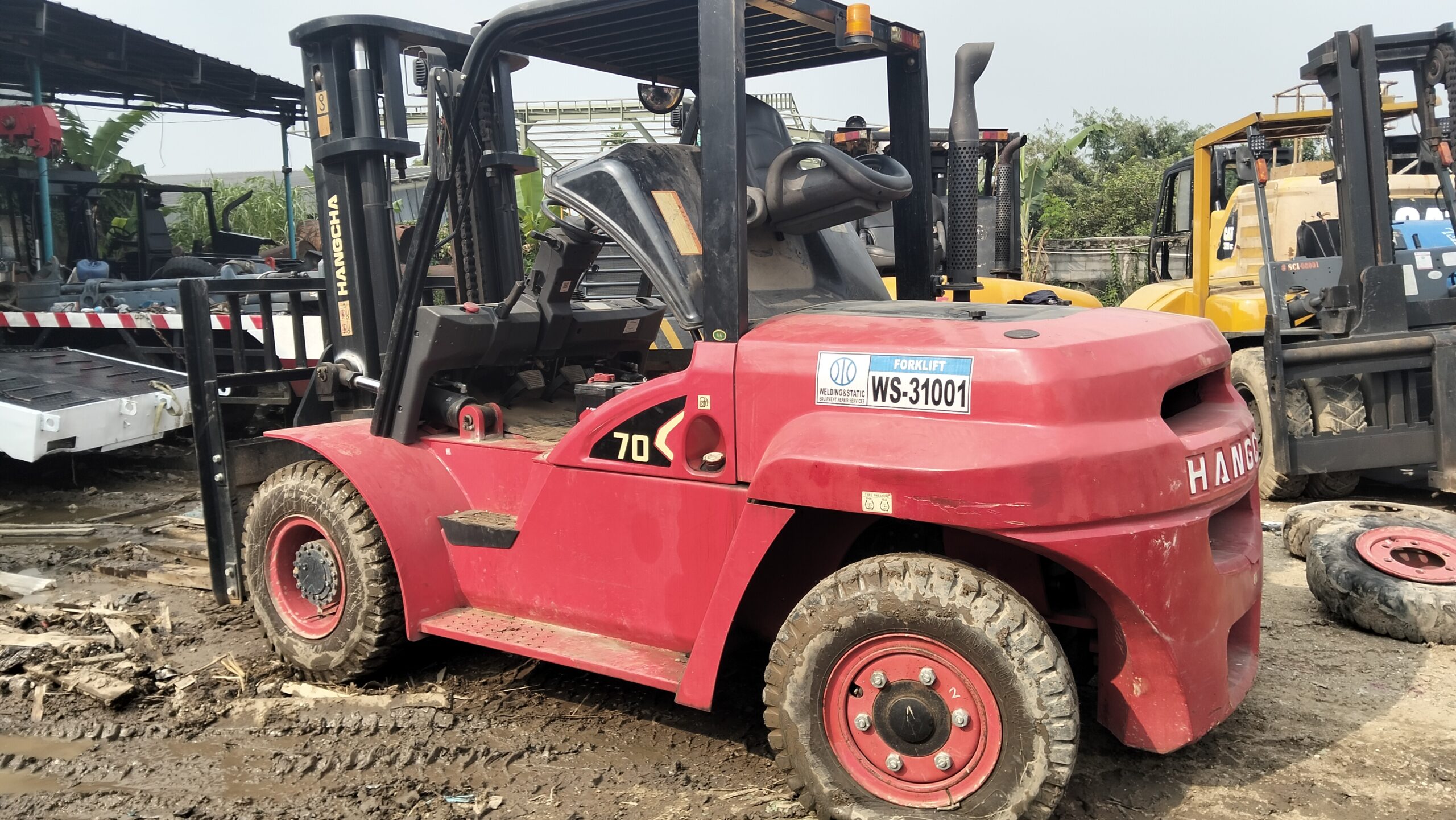 Menggunakan Sparepart Original untuk Forklift: Pentingkah?